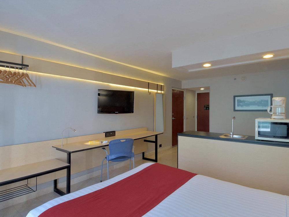 City Express By Marriott Cancun Exterior photo