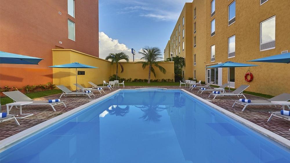 City Express By Marriott Cancun Exterior photo