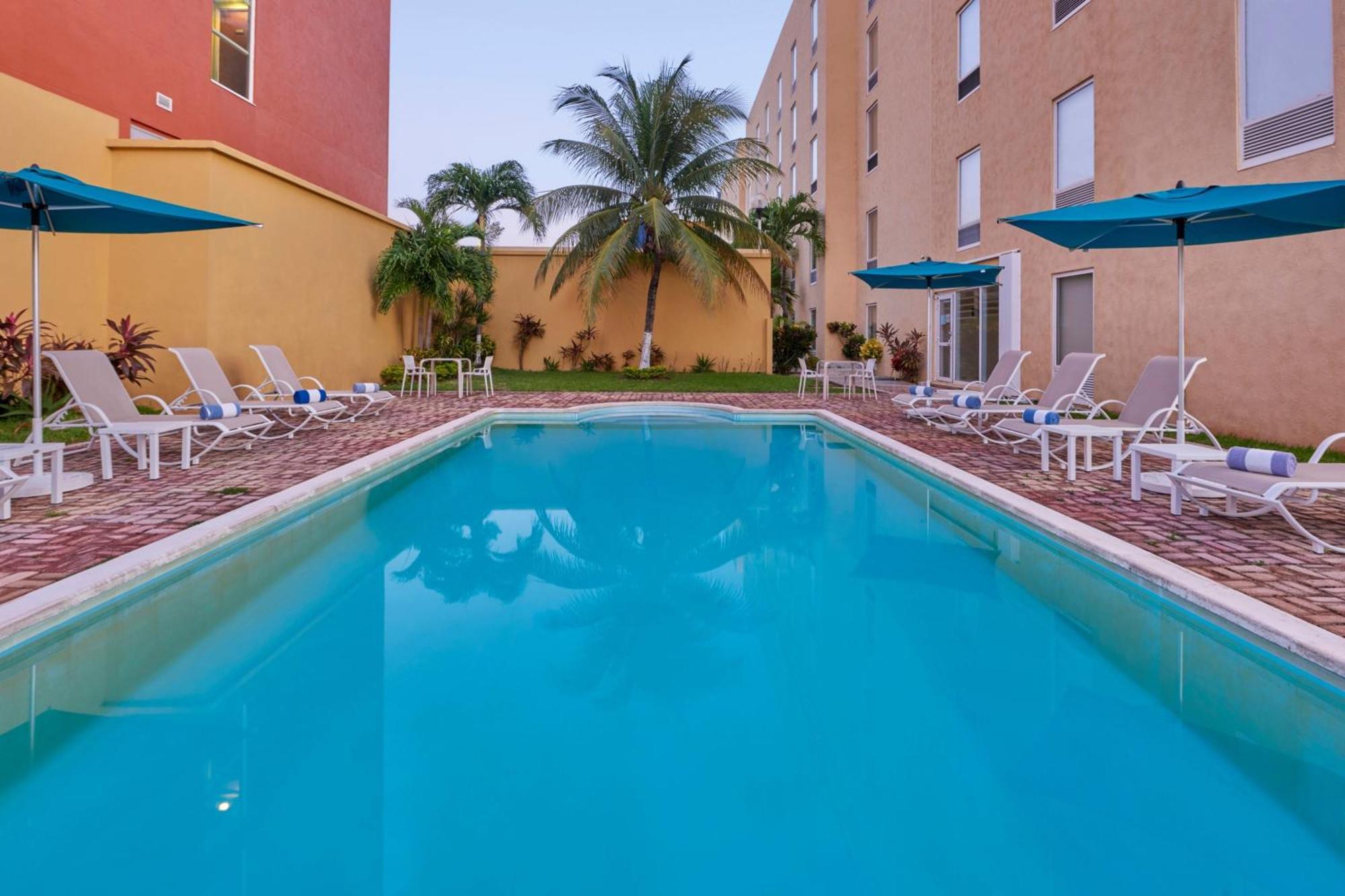 City Express By Marriott Cancun Exterior photo
