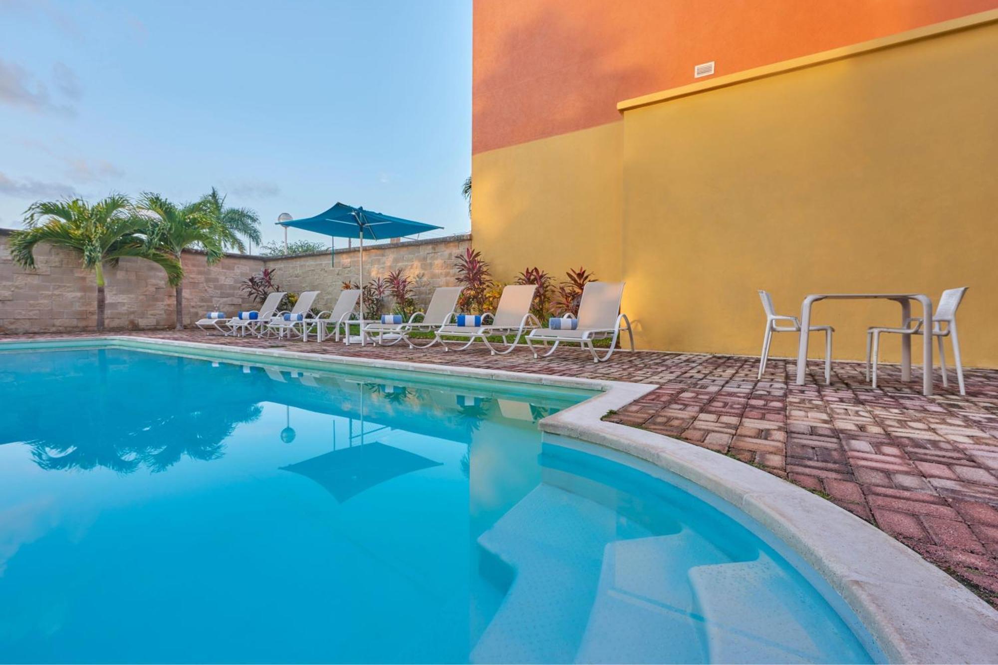 City Express By Marriott Cancun Exterior photo