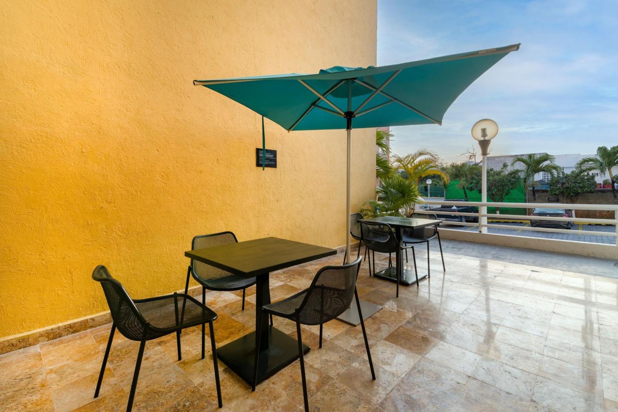 City Express By Marriott Cancun Exterior photo