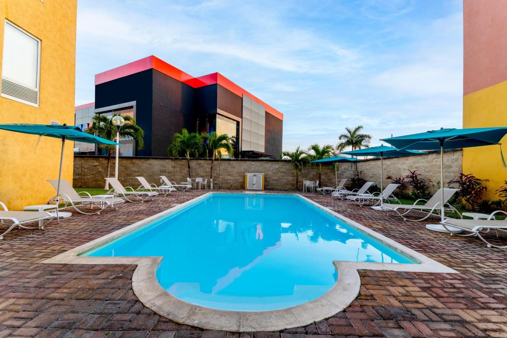 City Express By Marriott Cancun Exterior photo