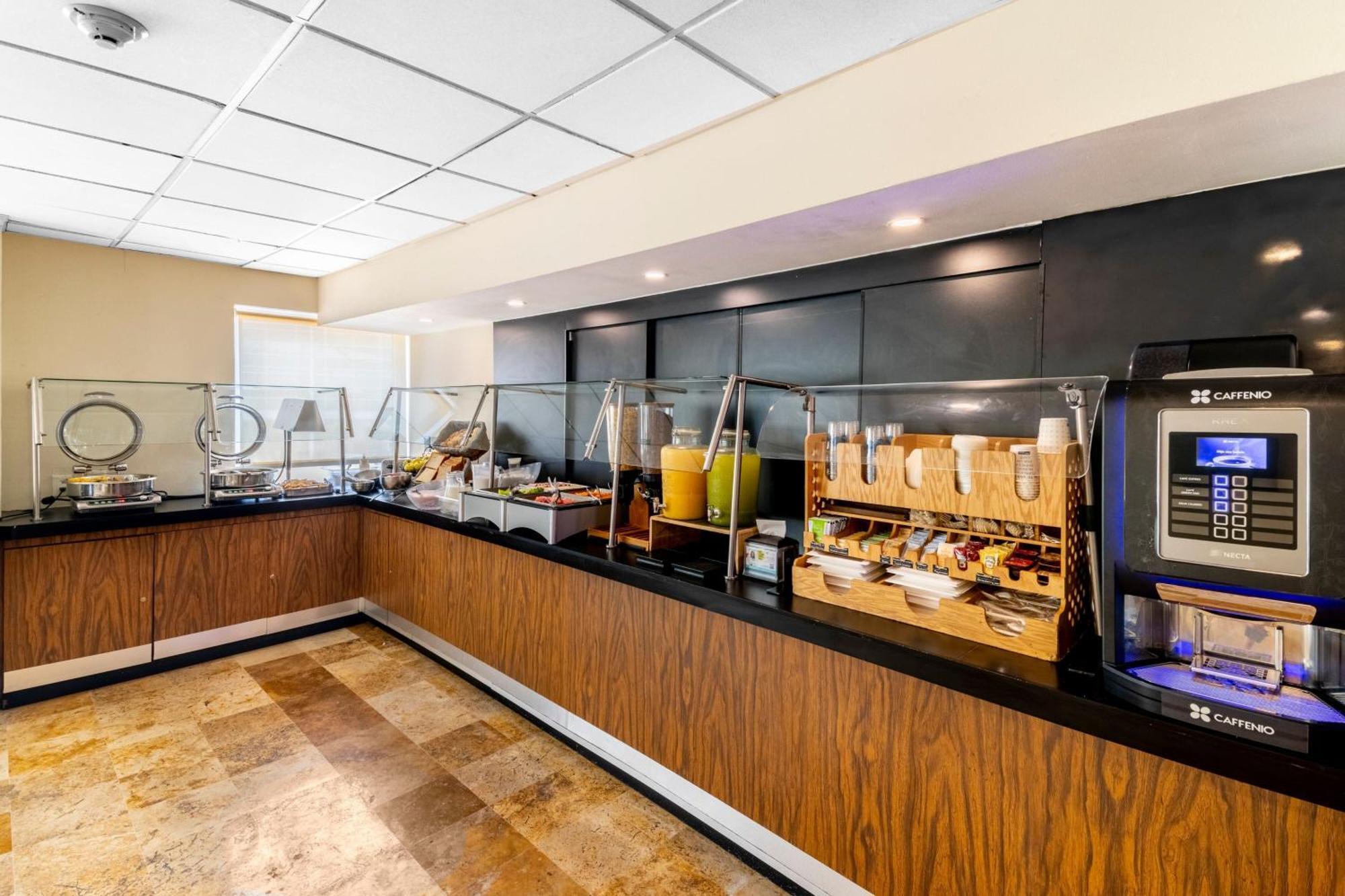 City Express By Marriott Cancun Exterior photo